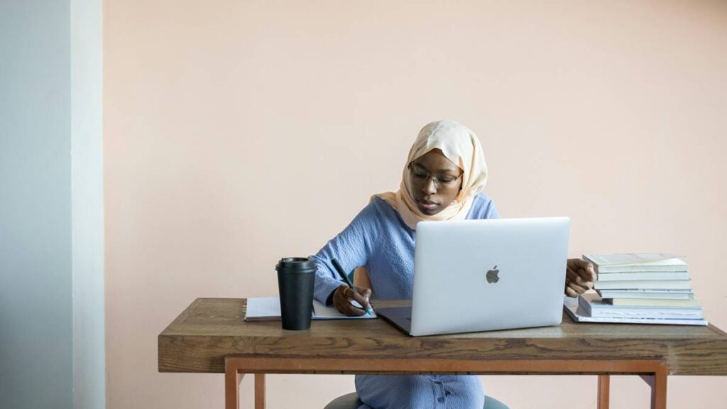 cómo conseguir becas para cursos online con certificado