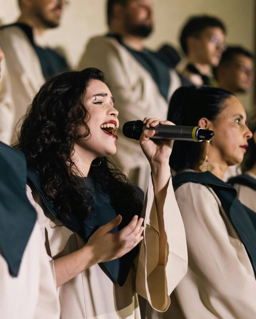 cómo conseguir media beca en utesa