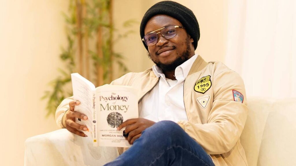 que puedo estudiar en la universidad para ganar mucho dinero